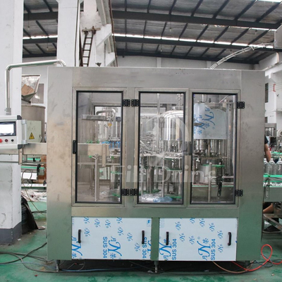 Machine de remplissage de bouteilles en plastique complètement automatique de l'eau 3000BPH SUS304